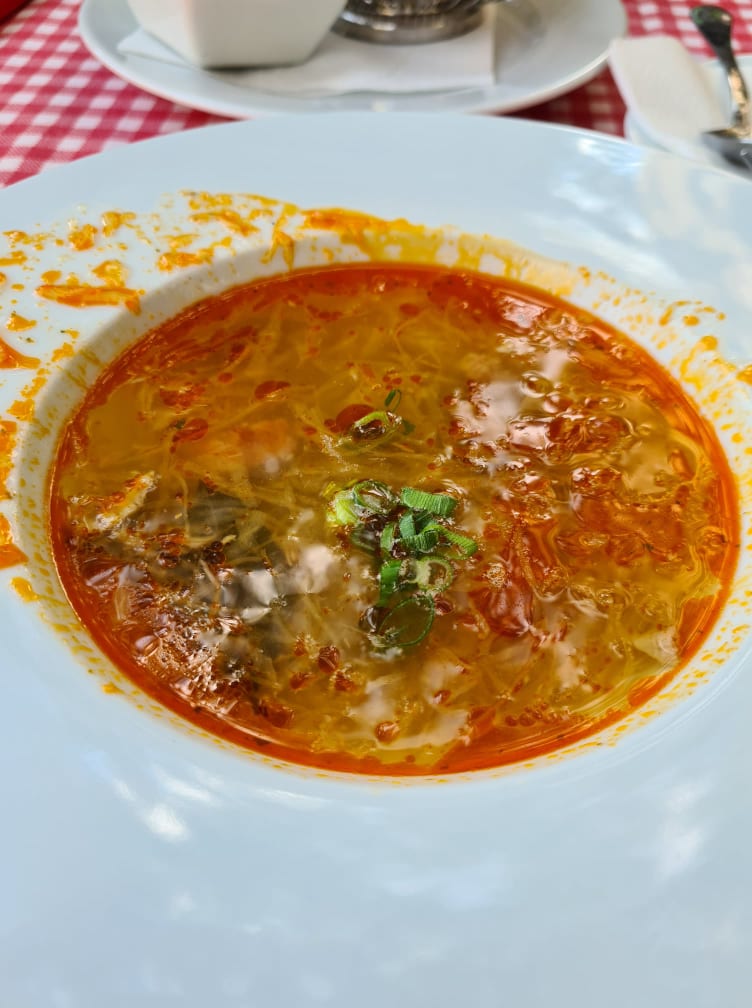 supă de varză acră cu cârnați